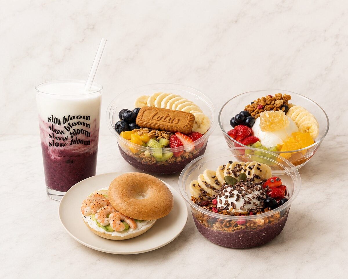 YOGI 梅田店 アサイーボウルとベーグル、スムージー